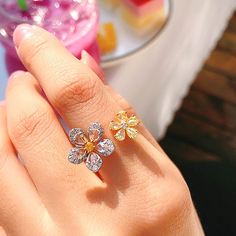 Zirconia Ring with Small and Big Flower